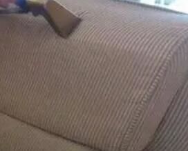 怎么清潔和保養(yǎng)沙發(fā)呢？