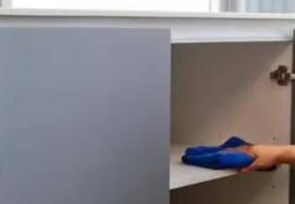 在室內(nèi)進行保潔的時候，要注意什么？